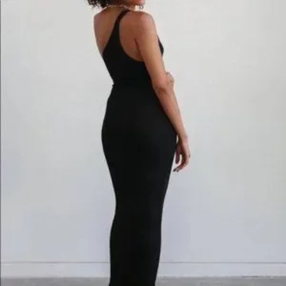 437 Naomi Dress – Black